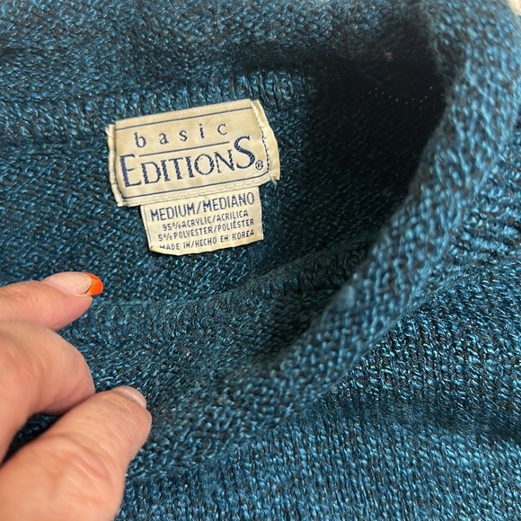 Basic Editions Sweater - Picture 2 of 6
